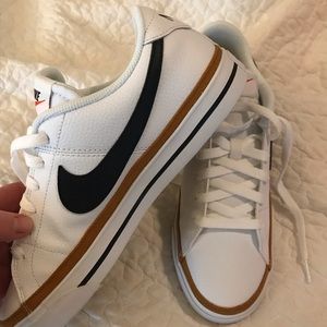 Nike Court legacy sneaker- women’s